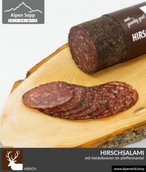 Hirschsalami mit Heidelbeeren im Pfeffermantel